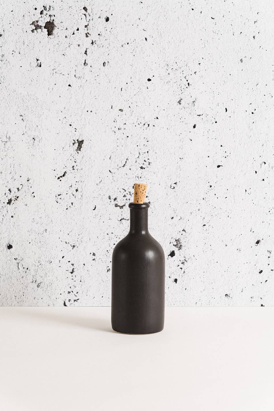 Stoneware Olive Oil Bottle | Matte Black 21 oz